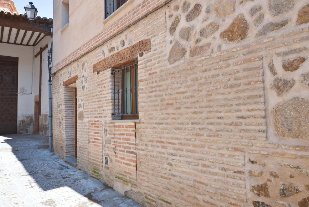 Apartamentos La Casa Del Grial Toledo Exterior photo