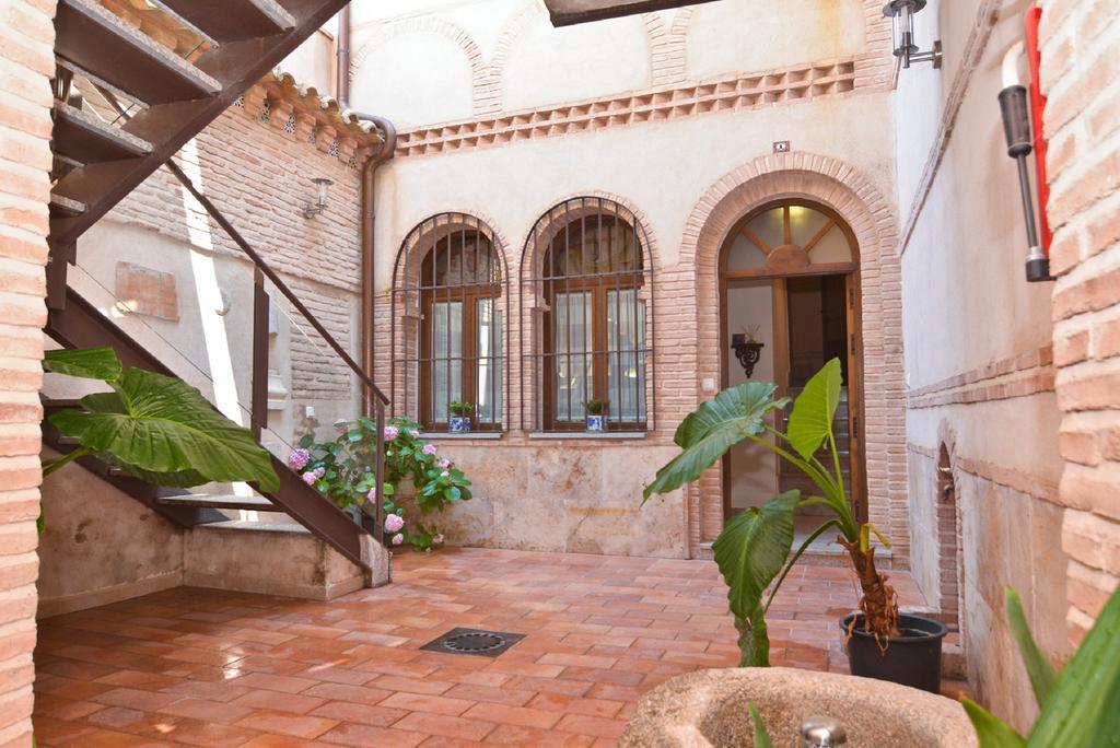 Apartamentos La Casa Del Grial Toledo Exterior photo