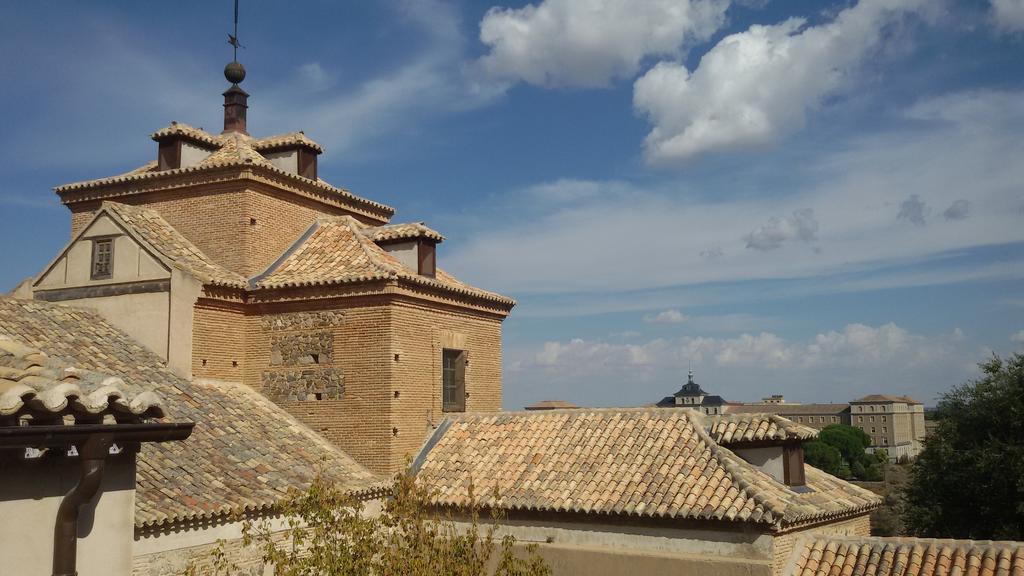 Apartamentos La Casa Del Grial Toledo Exterior photo
