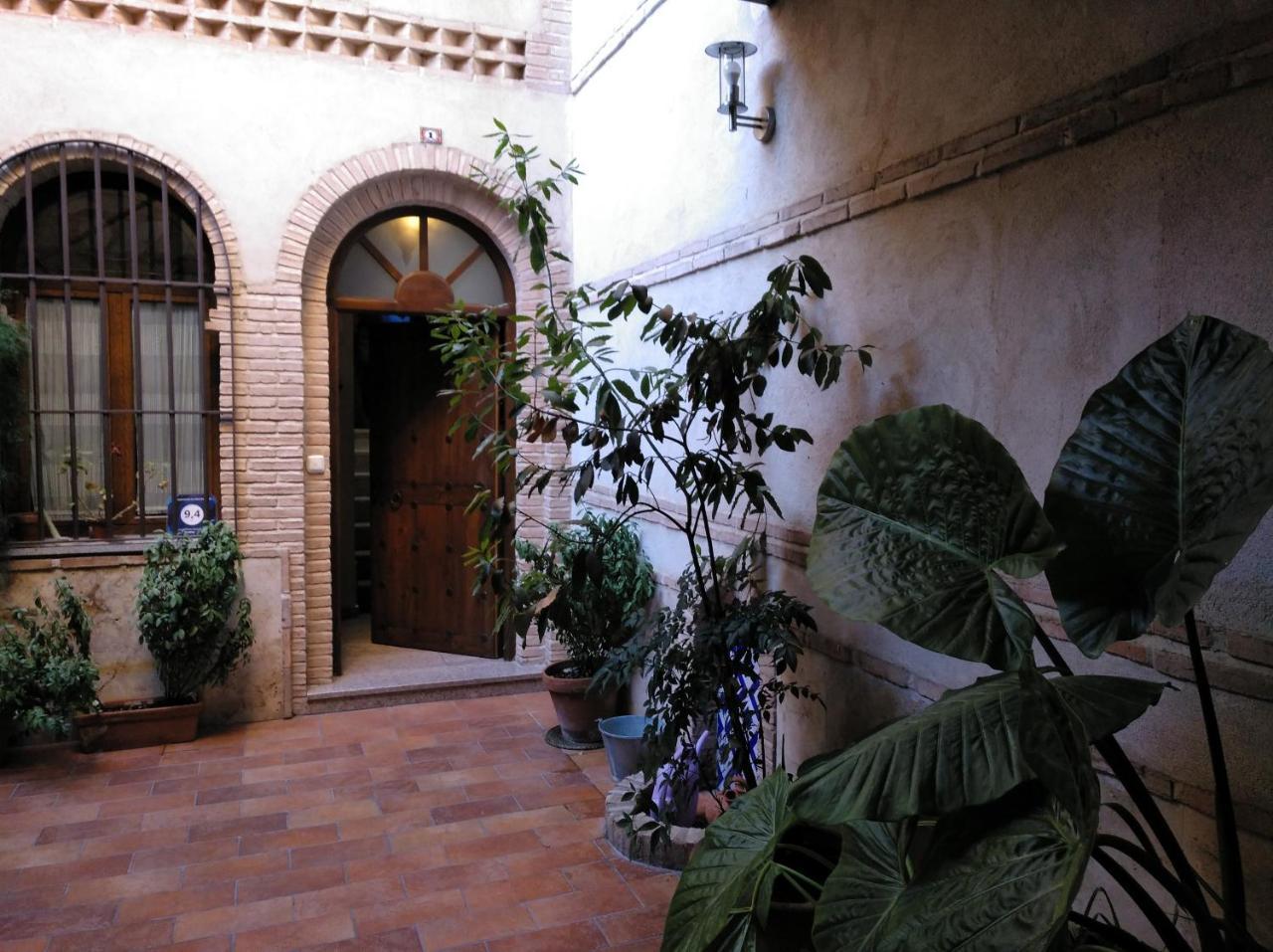 Apartamentos La Casa Del Grial Toledo Exterior photo