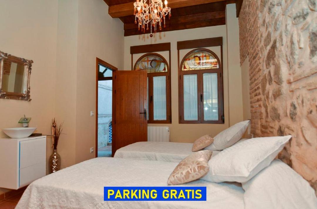 Apartamentos La Casa Del Grial Toledo Exterior photo